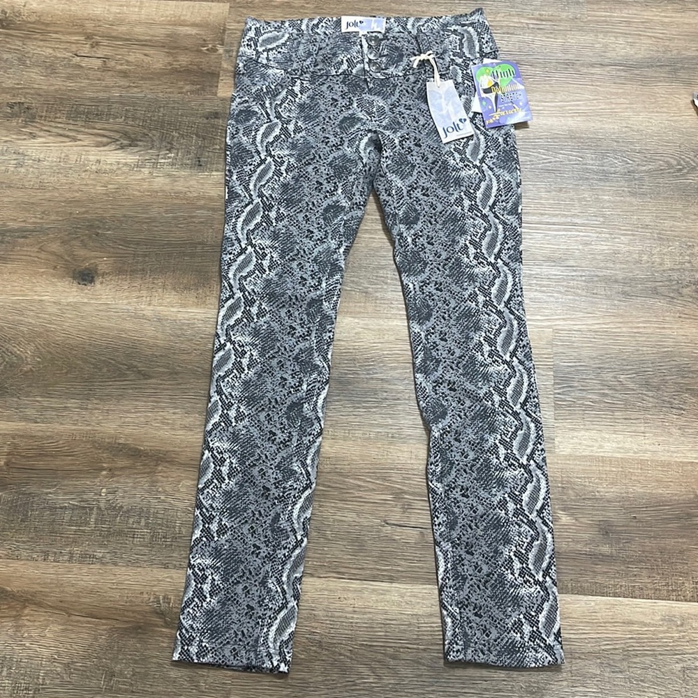 Jolt Gray size 7 Snake Skin Gray Pants Brand New With Tags